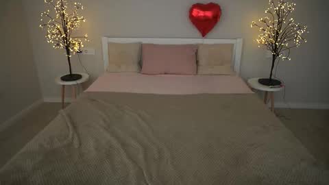 Snapshot of paigeprado chatting on October 16, 11:24 am Paige online show from October 16, 11:24 am