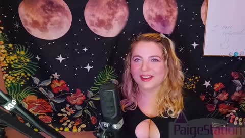 Snapshot of paigestation chatting on January 23, 11:05 pm PaigeStation online show from January 23, 11:05 pm