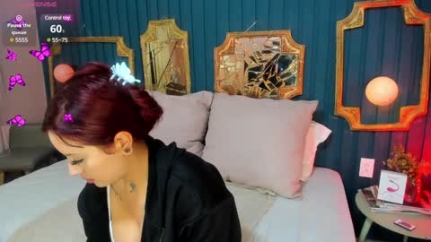 PaIIgePeach online show from December 2, 11:55 am