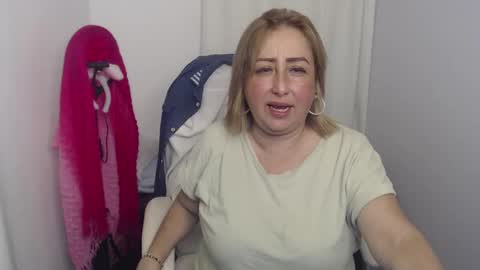 paiperhalliwey online show from January 11, 12:01 am