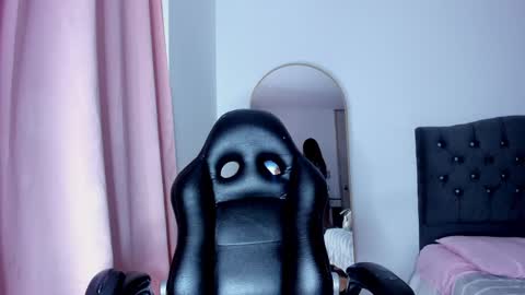 Snapshot of pamela_trouble chatting on December 7, 1:14 am pamela_trouble online show from December 7, 1:14 am