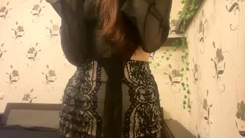 Snapshot of pantease_ chatting on October 31, 10:58 pm Kate online show from October 31, 10:58 pm