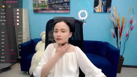 Louise online show from December 15, 1:22 pm