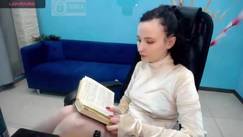 Louise online show from January 17, 8:02 am