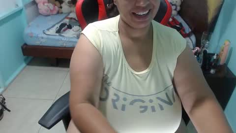 Snapshot of pareja_explosivasexx chatting on January 18, 12:26 pm Luna online show from January 18, 12:26 pm