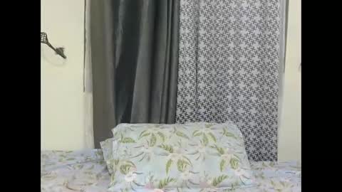 Snapshot of paris_esq chatting on October 14, 7:16 pm Paris online show from October 14, 7:16 pm