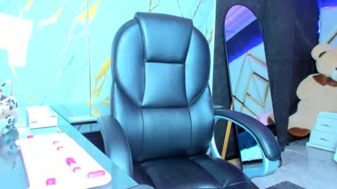 Snapshot of paris_petit chatting on September 30, 8:57 pm paris petit online show from September 30, 8:57 pm