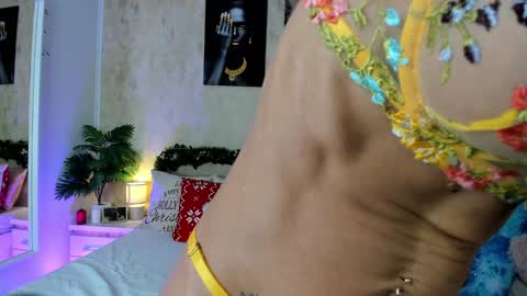 Snapshot of paris_x_hilton chatting on December 19, 5:29 am Paris online show from December 19, 5:29 am