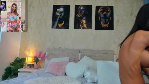 Snapshot of paris_x_hilton chatting on March 4, 5:11 am Paris online show from March 4, 5:11 am