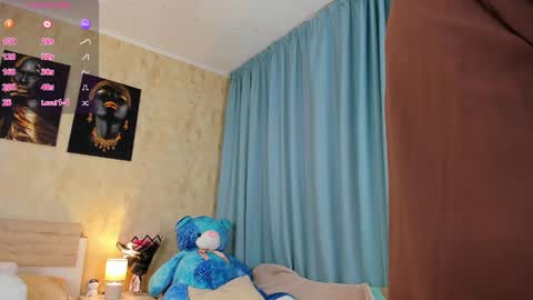 Snapshot of paris_x_hilton chatting on February 7, 5:10 am Paris online show from February 7, 5:10 am