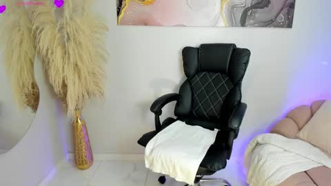 Paris  online show from January 11, 1:21 am