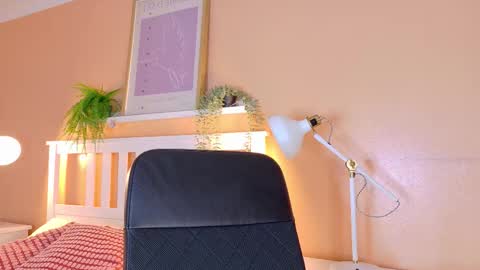 Snapshot of parisfox_ chatting on October 27, 7:41 pm PARIS online show from October 27, 7:41 pm