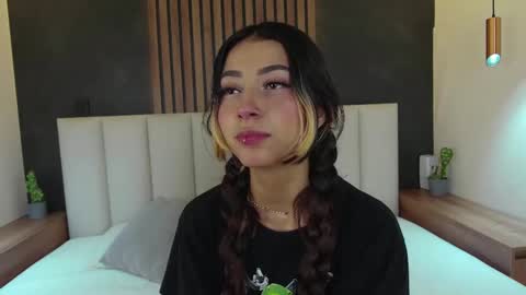 Snapshot of parisfox_ chatting on February 12, 7:56 pm PARIS online show from February 12, 7:56 pm