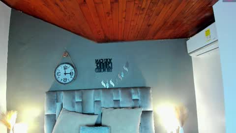 Snapshot of parisfox_ chatting on March 6, 7:32 pm PARIS online show from March 6, 7:32 pm