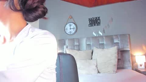 Snapshot of parisfox_ chatting on February 10, 7:38 pm PARIS online show from February 10, 7:38 pm