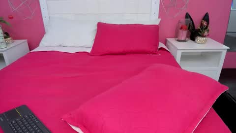 parker_mia02 online show from December 15, 1:27 pm