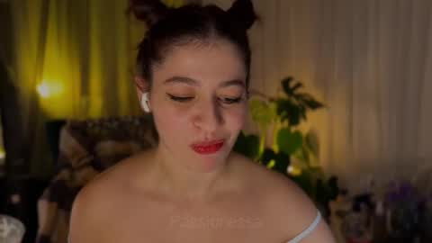 Snapshot of passionessa chatting on October 25, 8:33 am Call me Miss Alice Careful Passion Queen online show from October 25, 8:33 am