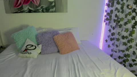paulina online show from January 3, 12:00 am