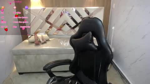 Snapshot of paula_b_ chatting on October 3, 2:00 pm Paula online show from October 3, 2:00 pm