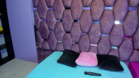 paula_miler1 online show from September 25, 2:16 pm