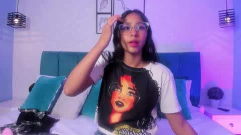 Pau  online show from November 10, 1:06 pm