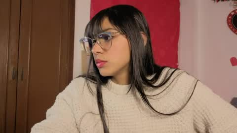 Paula  online show from May 8, 5:10 am