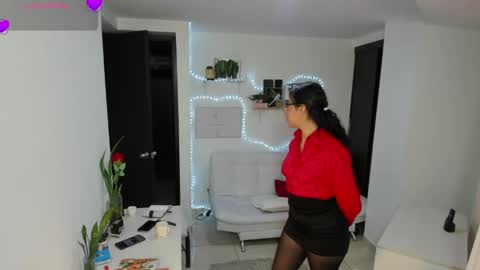 paulina online show from May 29, 9:07 am