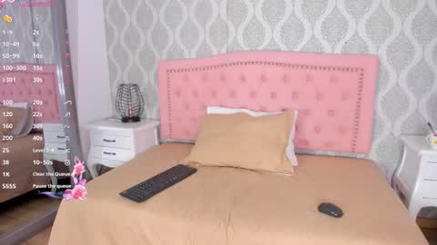 paulina lux online show from March 22, 2:01 pm