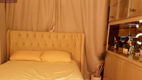 paulinne_clark online show from April 17, 11:51 pm