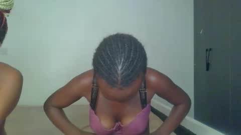 peach_ebonny online show from May 16, 12:24 am
