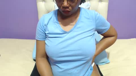 Snapshot of peachassxx chatting on February 14, 7:07 am peachy online show from February 14, 7:07 am