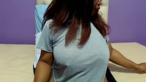 Snapshot of peachassxx chatting on February 7, 5:41 am peachy online show from February 7, 5:41 am