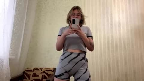 Molly online show from August 6, 4:25 pm