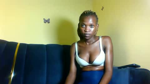 Snapshot of peachy_mummie chatting on October 16, 6:10 pm peachie online show from October 16, 6:10 pm