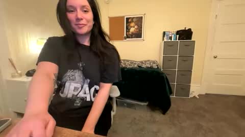 PeachyObsession online show from March 27, 2:46 am