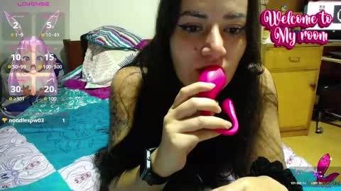 Snapshot of pearl_3 chatting on December 28, 12:26 am Pearl online show from December 28, 12:26 am