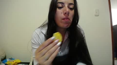 Snapshot of pearl_3 chatting on March 12, 11:33 pm Pearl online show from March 12, 11:33 pm