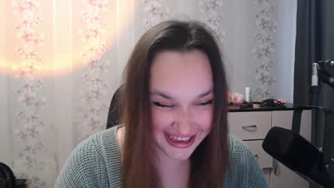  Mia  online show from September 9, 5:40 am