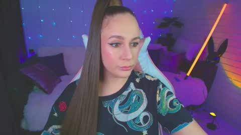 Dia  online show from October 15, 9:28 pm