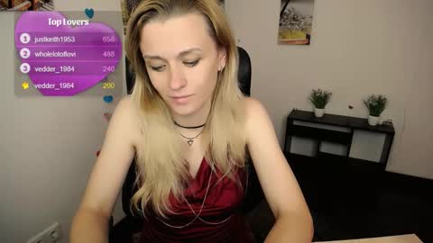 Snapshot of peppymia chatting on October 8, 6:40 am Mia online show from October 8, 6:40 am