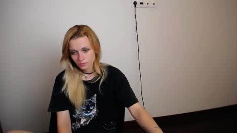 Snapshot of peppymia chatting on September 21, 7:07 am Mia online show from September 21, 7:07 am