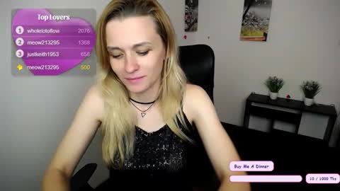 Snapshot of peppymia chatting on October 24, 6:20 am Mia online show from October 24, 6:20 am