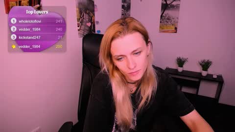 Snapshot of peppymia chatting on September 26, 6:22 am Mia online show from September 26, 6:22 am