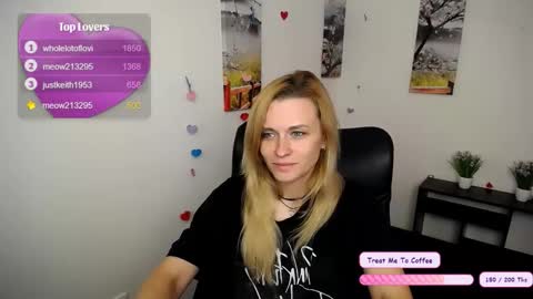 Snapshot of peppymia chatting on October 21, 6:17 am Mia online show from October 21, 6:17 am