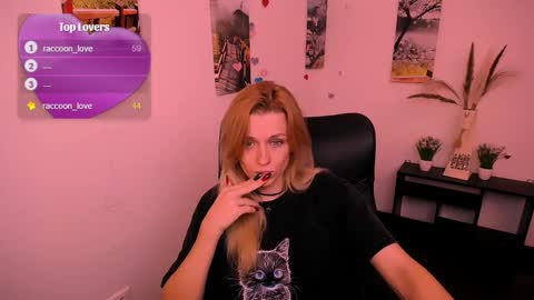 Snapshot of peppymia chatting on September 19, 4:55 am Mia online show from September 19, 4:55 am