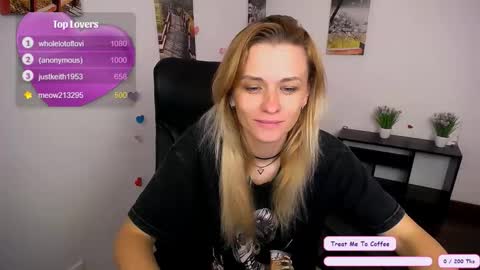 Snapshot of peppymia chatting on October 15, 7:11 am Mia online show from October 15, 7:11 am