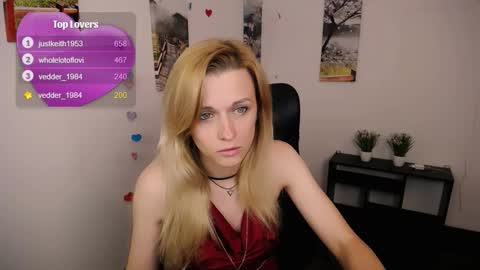 Snapshot of peppymia chatting on October 6, 6:08 am Mia online show from October 6, 6:08 am