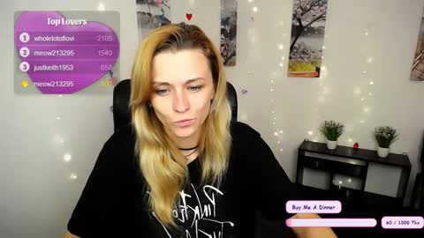 Snapshot of peppymia chatting on October 28, 7:14 am Mia online show from October 28, 7:14 am