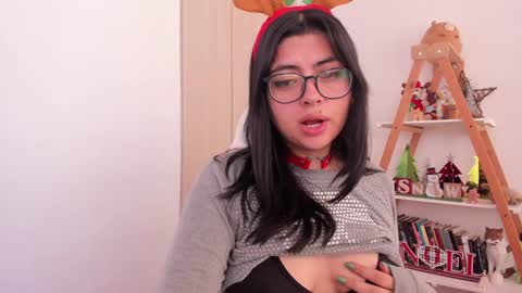 Snapshot of perfect__ana chatting on December 19, 4:24 pm Sarah Ana Banana online show from December 19, 4:24 pm