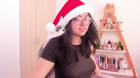 Snapshot of perfect__ana chatting on December 16, 3:22 pm Sarah Ana Banana online show from December 16, 3:22 pm